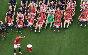 Haaland gõ trống dẫn dắt màn ăn mừng khi ĐT Na Uy làm nên lịch sử ở World Cup 2026