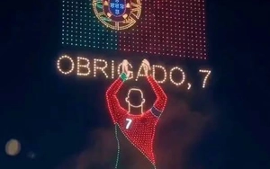 Mãn nhãn với màn tri ân bằng drone dành cho Cristiano Ronaldo