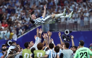 Bị dẫn trước vẫn thắng ở World Cup, Messi giúp ĐT Argentina làm điều 20 năm chưa từng có