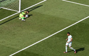 Trọng tài Argentina bị chỉ trích vì để Mbappe chờ quá lâu trước khi sút hỏng phạt đền
