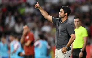 Tân binh Tzolis và thần đồng Dowman tỏa sáng trong chiến thắng của Arsenal trước Girona