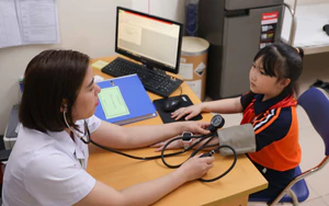 Khám sức khỏe miễn phí cho học sinh trước năm học mới 2026 - 2027