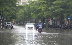 Dự báo thời tiết ngày 18/8: Miền Bắc mưa lớn, Trung Bộ nắng nóng trên 36 độ C
