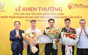 Khen thưởng cho các HLV, VĐV đội bóng bàn CAND