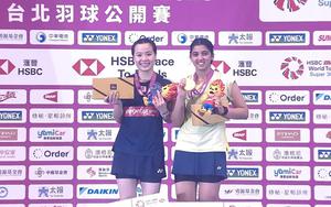 Nguyễn Thùy Linh lại lỡ hẹn danh hiệu Super 300 sau khi thua thần đồng Ấn Độ ở chung kết Taipei Open