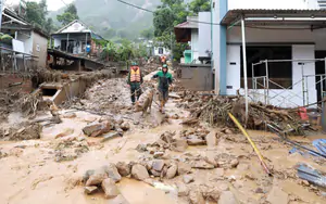 Mưa lớn trong đêm, cảnh báo lũ quét ở Lào Cai, Tuyên Quang và Quảng Ngãi