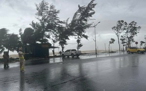 Áp thấp nhiệt đới đổi hướng, có khả năng mạnh lên thành bão