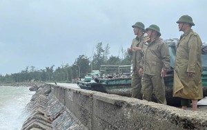 Bão số 4 tiếp tục đổi hướng trên vùng biển Quảng Ninh-Hải Phòng