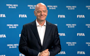 Người đứng đầu UEFA tuyên bố không tranh cử ghế chủ tịch FIFA