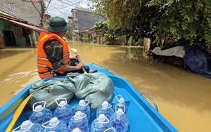 Lực lượng vũ trang xuyên đêm giúp dân khắc phục hậu quả mưa lũ tại Lạng Sơn