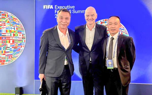 Chủ tịch FIFA Gianni Infantino dự khán trận chung kết giữa ĐT Việt Nam và Thái Lan tại Mỹ Đình