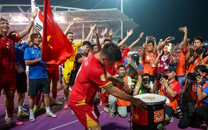 Quang Hải gõ trống ăn mừng chức vô địch ASEAN Cup 2026 theo phong cách Viking