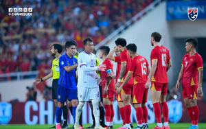Hành động đẹp của cầu thủ Thái Lan sau khi nhận huy chương bạc ASEAN Cup 2026
