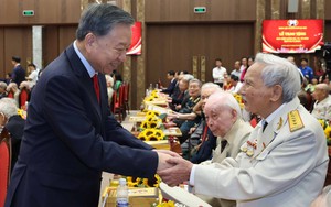 Tổng Bí thư, Chủ tịch nước dự Lễ trao Huy hiệu Đảng tặng đảng viên lão thành ở Hà Nội