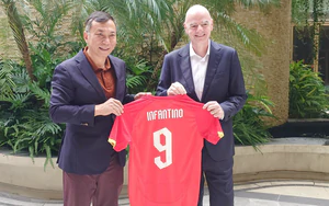 Chủ tịch FIFA Gianni Infantino thăm sân 60.000 chỗ, nhận áo đội tuyển Việt Nam