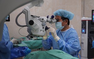 Bệnh viện Mắt Sài Gòn Cần Thơ: Chào mừng cột mốc 60.000 ca phẫu thuật Phaco thành công
