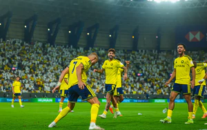 Ronaldo ghi bàn ở tuổi 41, Al Nassr thắng ngược để lên đầu bảng