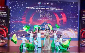 "Cô bộ đội tí hon" xứ Đoài Lê Phạm Thùy Dương đạt Huy chương vàng toàn quốc tại Liên hoan Nghệ thuật Quốc gia Việt Nam 2026