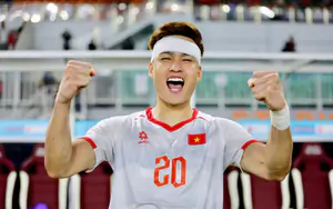 Trung vệ Bùi Hoàng Việt Anh đã được xử lý vết thương