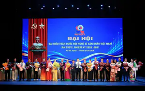 NSND Trịnh Thúy Mùi tái đắc cử Chủ tịch Hội Nghệ sĩ Sân khấu Việt Nam khóa X