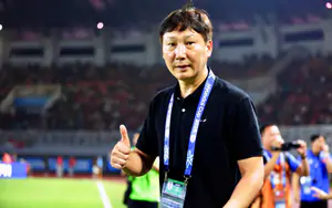 Báo Hàn Quốc: 'HLV Kim Sang Sik làm được điều ông Park Hang Seo chưa từng'