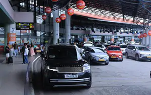 Điều chỉnh làn đón xe dịch vụ tại nhà ga T1 sân bay Nội Bài