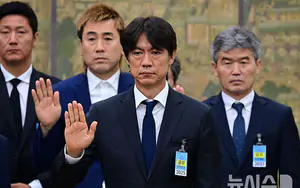 Tin nóng thể thao tối 6/8: Cảnh sát Hàn Quốc khám xét trụ sở Liên đoàn bóng đá; FIFA xin lỗi 211 thành viên