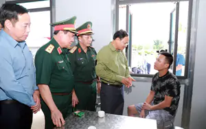Bàn giao 24 căn nhà tái định cư cho các hộ dân bị lũ quét ở Mường Than