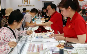 Giá vàng hôm nay 7/8: Vàng SJC giảm 500.000 đồng/lượng