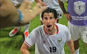 Căng thẳng sau khi ĐT Indonesia bị loại: Thom Haye tranh cãi với CĐV, HLV John Herdman bị chất vấn