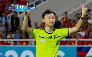 Trọng tài điều khiển trận Việt Nam vs Campuchia gây sốt cộng đồng mạng vì quá trẻ và điển trai