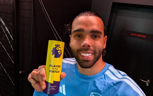 David Raya hóa người hùng, Arsenal toàn thắng 4 trận đầu mùa