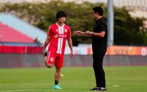 V-League quá khắc nghiệt với Công Phượng