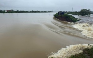 Thanh Hóa mưa lớn khiến bờ kênh T2 qua xã Tống Sơn bị vỡ