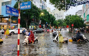 Cảnh giác 7 nhóm bệnh truyền nhiễm nguy hiểm bùng phát sau mưa ngập