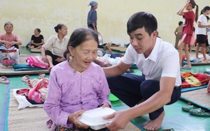 Khắc phục nhanh hậu quả mưa lũ, ổn định đời sống và sản xuất của nhân dân
