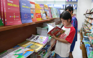 Thủ tướng chỉ đạo huy động tất cả nguồn lực, in ấn, cung ứng đủ sách giáo khoa