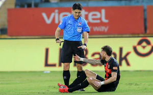 CĐV ủng hộ V-League áp dụng luật chống câu giờ mới