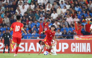 Tin nóng bóng đá Việt hôm nay 3/9: U20 Việt Nam quyết thắng Palestine; Hai anh em Việt kiều cùng khoác áo SLNA