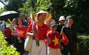 Những đóa sen thành kính dâng Người trong ngày Tết Độc lập