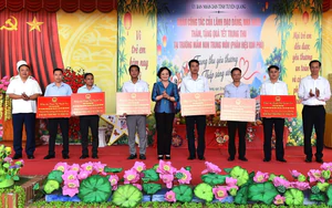 Phó Thủ tướng Phạm Thị Thanh Trà vui Trung thu cùng thiếu nhi Tuyên Quang
