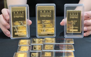 Giá vàng mất đà tăng do kỳ vọng nâng lãi suất đẩy đồng USD lên giá