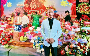 Nghệ sĩ Saxophone Minh Tâm Bùi hội ngộ dàn sao Việt trong ngày Lễ Giỗ Tổ ngành sân khấu