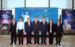 Tổng Bí thư, Chủ tịch nước Tô Lâm cùng lãnh đạo Đảng, Nhà nước tham quan triển lãm “Những tấm gương bình dị mà cao quý”
