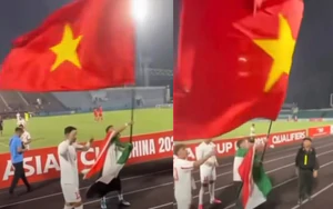 Khoảnh khắc đẹp sau trận U20 Việt Nam - U20 Palestine: Cầu thủ đội khách vẫy cờ Việt Nam
