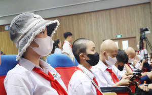Lễ khai giảng đặc biệt của trẻ em mắc bệnh hiểm nghèo tại Thành phố Hồ Chí Minh