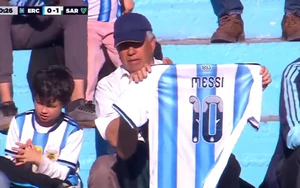Messi được tri ân trên khắp các sân cỏ Argentina sau khi chia tay đội tuyển