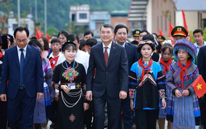 CẬP NHẬT: Thủ tướng dự Lễ khai giảng năm học mới tại Trường Phổ thông nội trú liên cấp Mường Khương