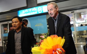 Ông Alfred Riedl bất ngờ khi HLV Hữu Thắng từ chức