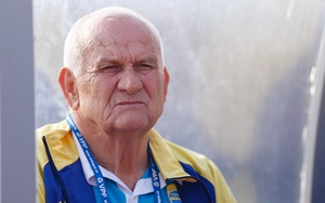 HLV Petrovic: 'Chúng tôi đã tự đánh mất ngôi vô địch'